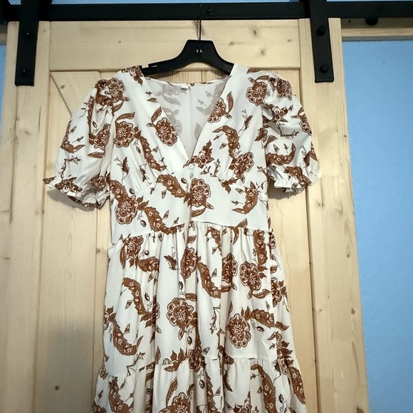 Floral White and Brown Dress - Picture 5 of 8